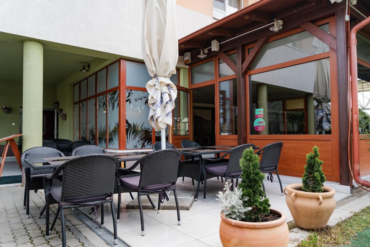 Panorama Hotel Bekescsaba Exterior foto