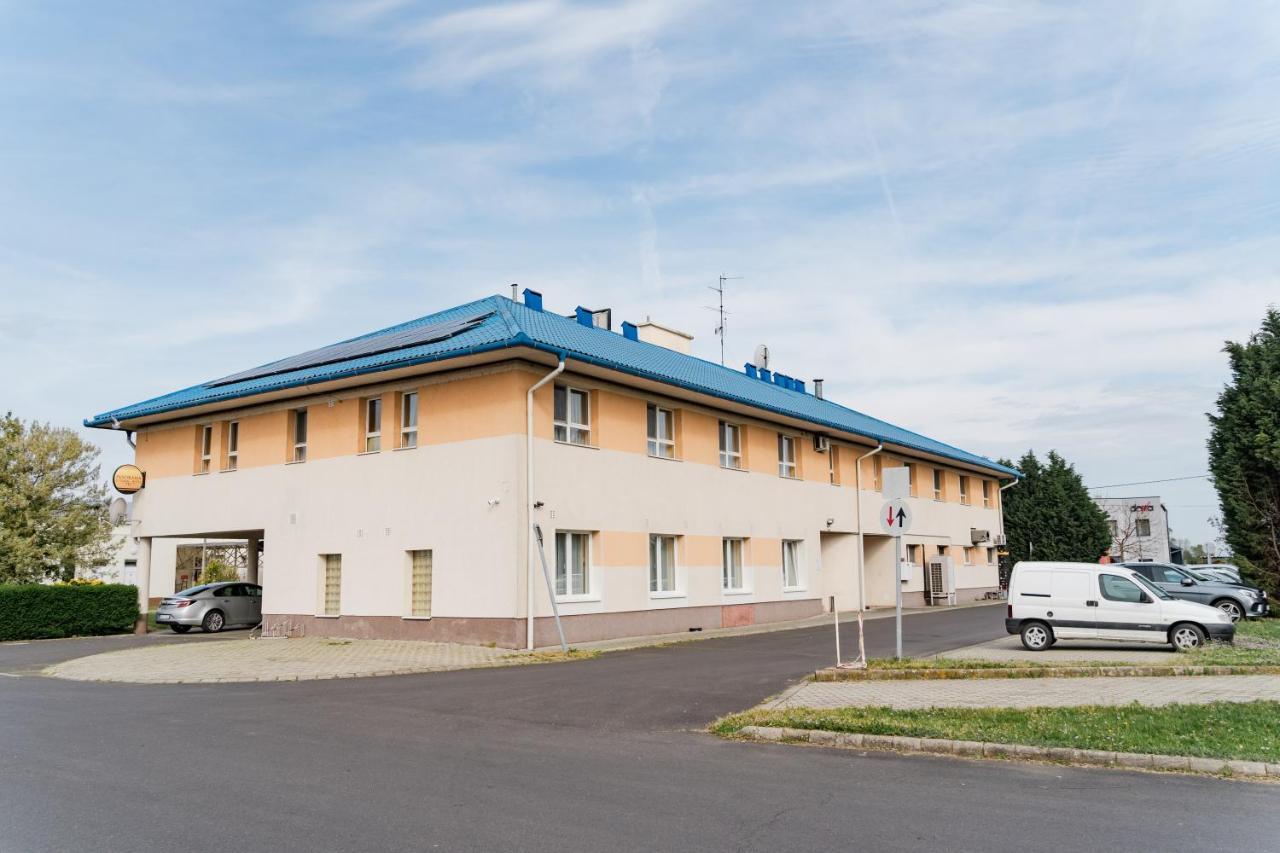 Panorama Hotel Bekescsaba Exterior foto